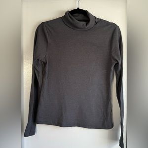 NWOT Old Navy Women’s Gray Long Sleeve Turtleneck Slim Ribbed Sweater Size M
